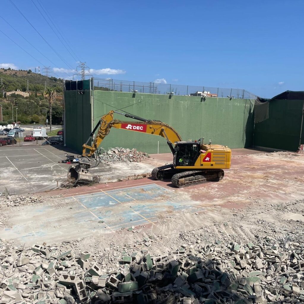 Demolición del polideportivo de Viladecans
