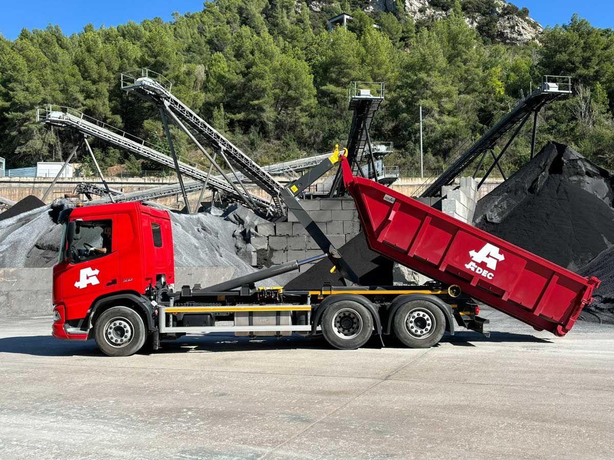 Camión portacontenedores de RCD de ADEC Global
