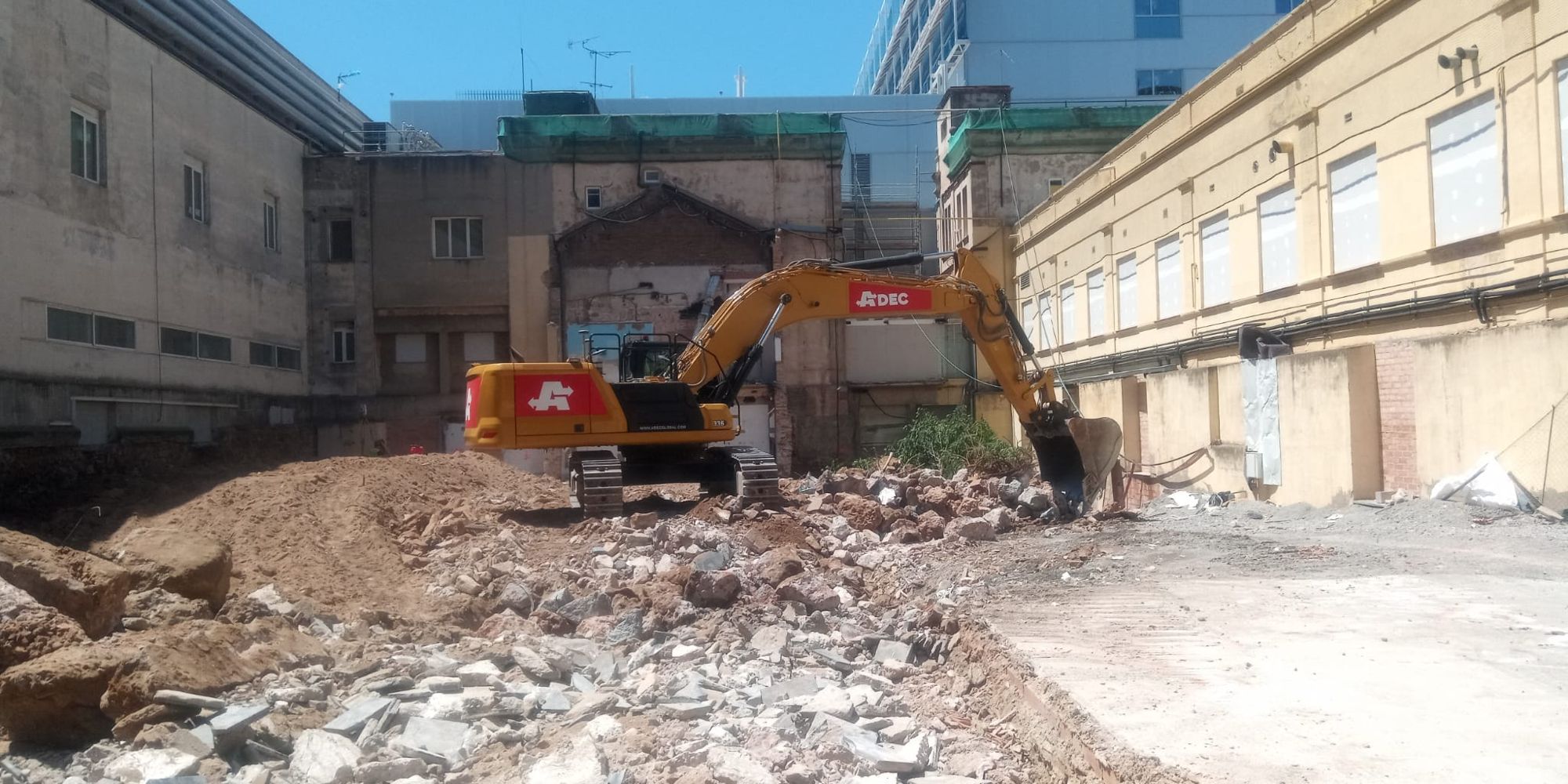 Demolición de una nave industrial
